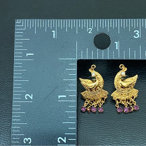 Vintage 90’s AVON Gold-tone Peacock Purple Crystal Fringe Earrings 7.3g - Picture 8 of 15